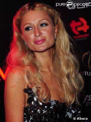 Paris Hilton, dans une boite de nuit de Dubai, a demandé au DJ de passer du Michael Jackson