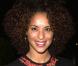 Sa carrière n"ayant jamais réellement décollé, Karyn Parsons tente de faire doucement sa place de l"autre côté de la caméra... dans la production ! 