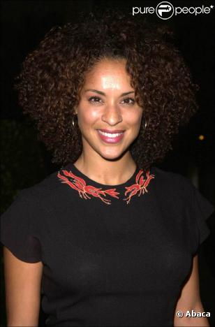 Sa carrière n'ayant jamais réellement décollé, Karyn Parsons tente de faire doucement sa place de l'autre côté de la caméra... dans la production ! 
