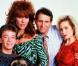 Al Bundy est exaspéré par sa famille. Mais ce qu"il déteste par dessus tout, c"est vendre des chaussures ! Sa femme Peggy a toujours besoin d"argent, sa fille Kelly n"a pas hérité du QI d"Einstein quant à son fils, Bud... c"est un puceau ! 
