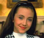 Grace Sheffield est la benjamine de la famille. Gracie est une petite fille modèle, au caractère très fragile. Réservée, elle s'attache tout de suite à sa Nounou d'Enfer, en qui elle a une confiance absolue. 