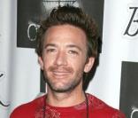 Bud Bundy a finalement réussi à perdre sa virginité ! David Faustino a enchaîné les rôles de guest dans Parker Lewis, X Files... mais aujourd'hui il joue son propre rôle dans Entourage ! 