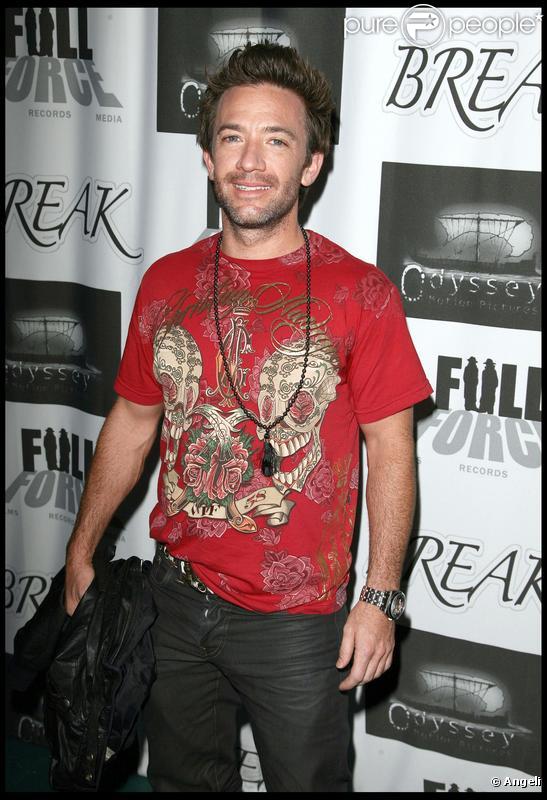 Bud Bundy a finalement réussi à perdre sa virginité ! David Faustino a enchaîné les rôles de guest dans Parker Lewis, X Files... mais aujourd'hui il joue son propre rôle dans Entourage ! 