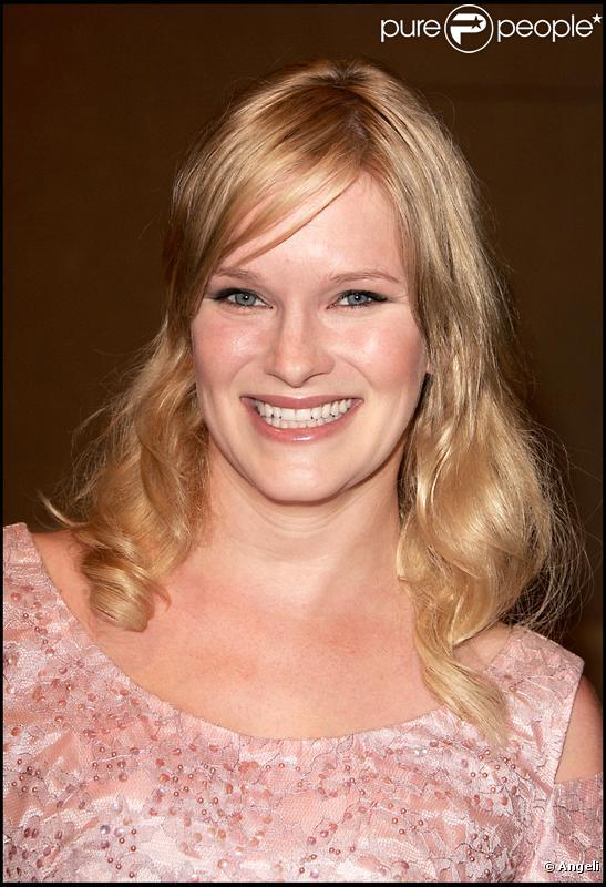 Révélée dans le film Beethoven, Nicholle Tom est une enfant de la télé. Toute la famille Tom s'est emparée de nos petits écrans. Sa soeur et son frère ne sont autres que Victoria Newman et William Abbott dans... Les Feux de l'Amour ! 