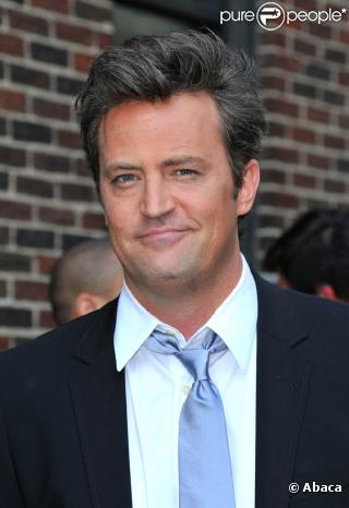 Après Friends, Matthew Perry a essayé de percer au cinéma. Mais pour nous ce voisin de tueur restera toujours l'hillarant Chandler... Bing ! Après avoir connu de gros problèmes avec la drogue, il tente aujourd'hui de voler la vedette à Zac Efron !<br