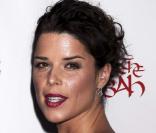 Après La vie à Cinq, Neve Campbell a vécu l'enfer dans la trilogie Scream. Désormais l'horreur trop peu pour elle... L'actrice est aujourd'hui au casting de The Philantropist. 