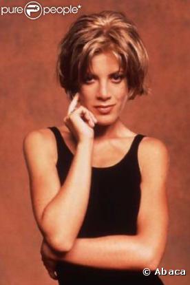 Donna Martin est la timide de la bande. Sa passion : la mode. Styliste à ses heures perdues, elle vivra une belle et longue histoire d'amour avec David Silver, avec lequel elle finira par se marier.
