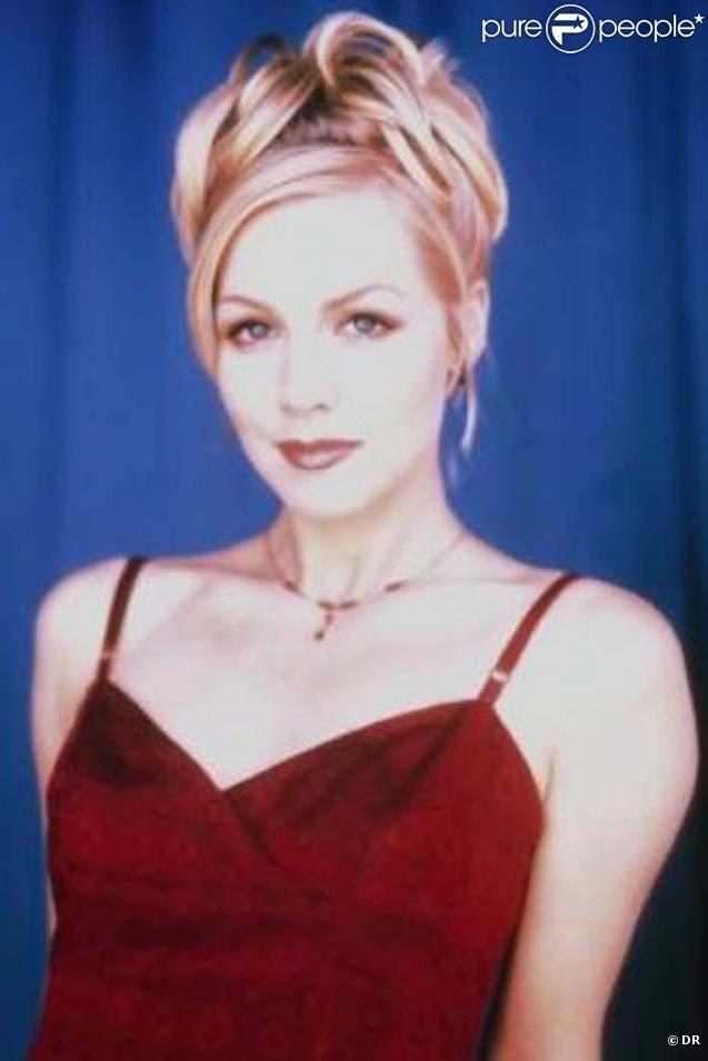Au début de la série, Kelly Taylor est une vraie peste. Elevée par sa mère, Jacky, c'est le stéréotype de la blonde. Peu à peu elle s'interessera un peu moins au physique et un peu plus aux autres.  