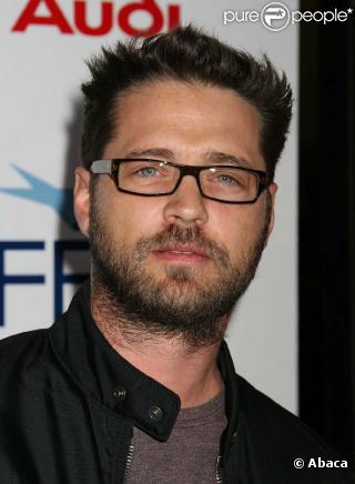 La carrière de Jason Priestley est bien remplie que ce soit à la télé (Mac Gyver, 21 jump street, Code Quantum...) ou encore au cinéma. Mais depuis Brandon, il n'aura jamais trouvé le rôle de sa vie ! 