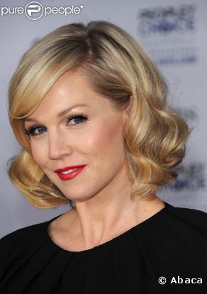 Après une longue absence, Jennie Garth fait son come-back dans la sitcom, Ce que j'aime chez toi. Loin de son personnage de Kelly, Val est une jeune femme dynamique et très rigolote. Aujourd'hui elle revient dans 90210 !