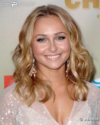 Depuis Hayden Panettiere a bien grandi. Aujourd'hui c'est une vraie bombe ! La jolie blonde adore se la jouer... Heroes !