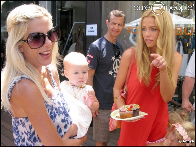 Tori Spelling, Denise Richards et la petite Stella lors du pique-nique organisé pour la recherche médicale à Malibu