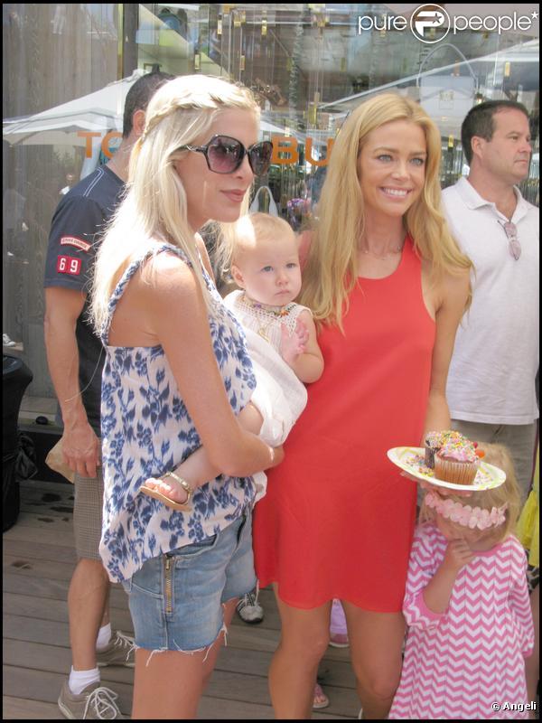 Tori Spelling, Denise Richards et la petite Stella lors du pique-nique organisé pour la recherche médicale à Malibu