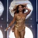 Beyoncé est de retour sur scène et sort encore le grand jeu... et le décolleté !
