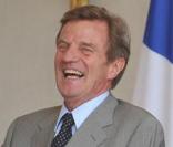 Roselyne Bachelot entourée de Bernard Kouchner et Philippe Lellouche lors du conseil des ministres à l'Elysée le 1er juillet 2009