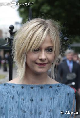 Flavie Flament assiste au mariage de Laurence Ferrari.
