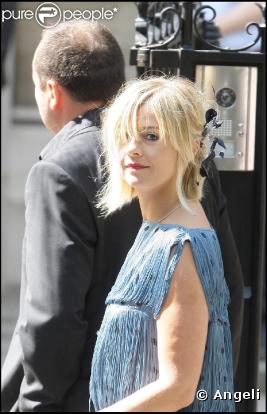 Flavie Flament et Pierre Quatrefage assistent ensemble au mariage de Laurence Ferrari et Renaud Capuçon
