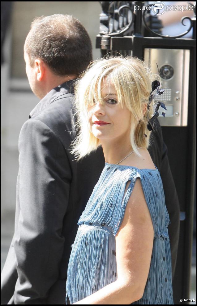 Flavie Flament et Pierre Quatrefage assistent ensemble au mariage de Laurence Ferrari et Renaud Capuçon