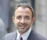 Le beau beau Nikos Aliagas au mariage de Laurence Ferrari et Renaud Capuçon