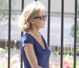 Claire Chazal arrive au mariage de Laurence Ferrari et Renaud Capuçon