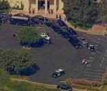 Le convoi mortuaire quitte le cimetière de Forest Lawn 