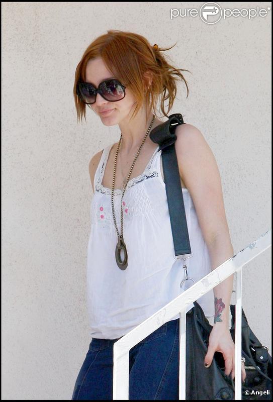 Ashlee Simpson quitte les Studio City à Los Angeles le 7 juillet 2009