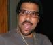 Lionel Richie a une bien meilleure mine... que lors de l'hommage à Michael Jackson !