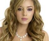 Quand la bombe Keeley Hazell promeut de la lingerie... les mots nous manquent !