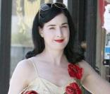 Dita Von Teese fait du shopping à Hollywood
