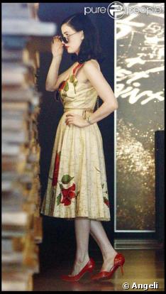 Dita Von Teese fait du shopping à Hollywood