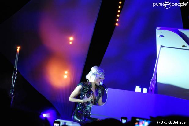 Lady GaGa en concert privé Universal Music Mobile/NRJ à L'Alhambra, le 9 juillet 2009, quelques minutes après la fin de son show à l'Olympia !