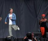 Christophe Maé ouvre le concert de Johnny Hallyday au pied de la Tour Eiffel, le 14 juillet 2009