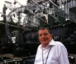 Jean-Claude Camus avant le concert gratuit  de Johnny au pied de la Tour Eiffel : 50 ans de carrière atteints en ce 14 juillet 2009 ! 
