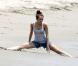 Miley Cyrus : sur la plage, c'est grand écart obligatoire ! 