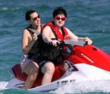 Kelly Osbourne et un ami en plein séance de scooter des mers à Miami 