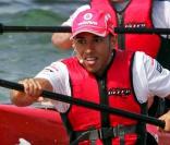 Lewis Hamilton profite du micro climat australien pour pratiquer un peu de Canoé Kayak... ça change de la F1 ! 