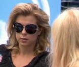 Cindy explique à Angie et Romain qu'elle en a marre de Jonathan