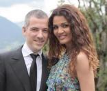 Bruno Putzulu et sa fiancée lors de la journée de baptême de Joy à Gstaad en Suisse le 5 juillet 2009