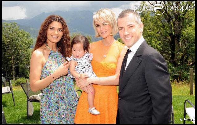 Bruno Putzulu et sa compagne entourant Joy et Laeticia Hallyday lors de la journée de baptême de Joy à Gstaad en Suisse le 5 juillet 2009