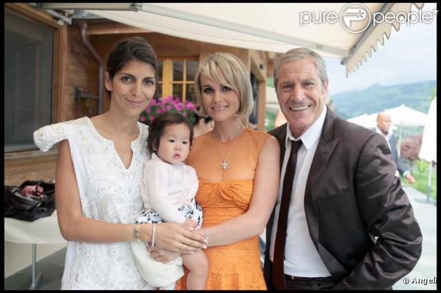 Hoda Roche, Joy, Laeticia et Jean-Claude Darmon lors de la journée de baptême de Joy à Gstaad en Suisse le 5 juillet 2009