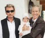 Jade, son père Johnny Hallyday, Joy et son parrain Jean-Claude Darmon lors de la journée de baptême de Joy à Gstaad en Suisse le 5 juillet 2009