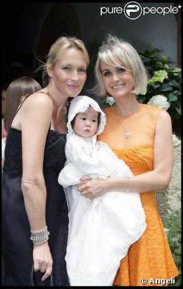 Estelle Lefébure et Laeticia Hallyday lors de la journée de baptême de Joy à Gstaad en Suisse le 5 juillet 2009