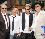 Jean-Claude Darmon, Christophe Maé, Johnny Hallyday et Marc Veyrat lors de la journée de baptême de Joy à Gstaad en Suisse le 5 juillet 2009