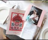 Le faire-part de baptême accompagné d'un joli message de remerciements remis aux invités lors du repas de la journée de baptême de Joy à Gstaad en Suisse le 5 juillet 2009