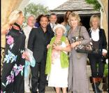 Jacqueline Veyssière, Claude Bouillon, Nikos, Eliette, la grand-mère de Laeticia, Bruno Putzulu, Nicole Sonneville et Valeria Attinelli lors de la journée de baptême de Joy à Gstaad en Suisse le 5 juillet 2009