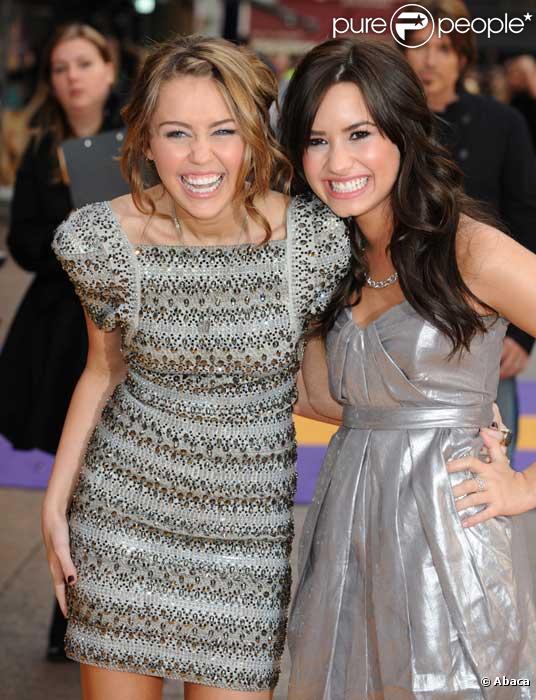 Demi Lovato et Miley Cyrus en avril 2009 