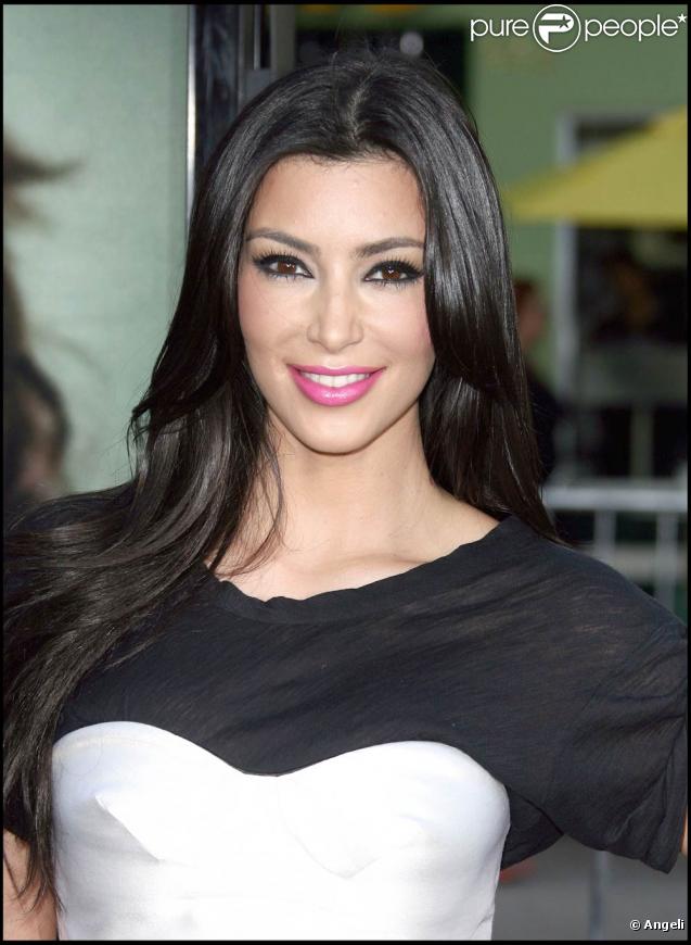Kim Kardashian, lors de l'avant-première d' Orphan , au Mann's Village Theatre de West Hollywood, à Los Angeles, le 21 juillet 2009 !