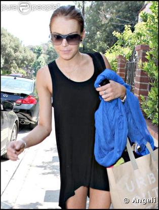Lindsay Lohan quitte le domicile de Samantha Ronson après avoir passé une nuit agitée qui s'est finalement soldée par une réconciliation. 20/07/09