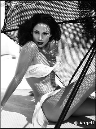 En 2006, en couverture du prestigieux calendrier Pirelli, Jennifer pose aux cotés des plus belles. Le top !