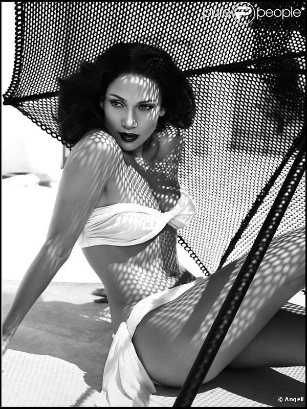  En 2006, en couverture du prestigieux calendrier Pirelli, Jennifer pose aux cotés des plus belles. Le top ! 